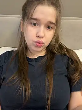 HornyGirlH's Stripchat show and profile