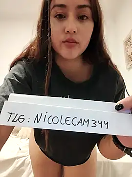 nicole3444 (F young) - Tetas flash