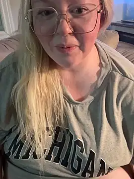 Webcam Model (Kennaknox)  is live.Free join now!