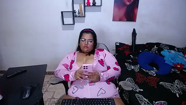 cute_slavehot webcam