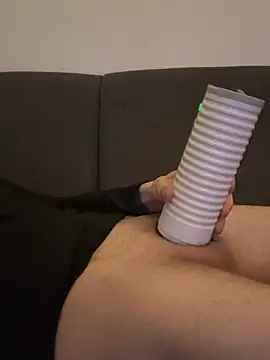 lionboy1976 (Ask my age) - Ten Minutes Full Control  Last tipper