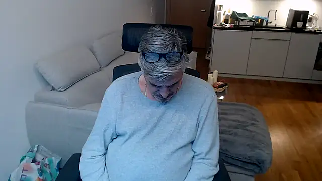 budapest1958 (M grandpa) - Squirt in Pants (need Time)