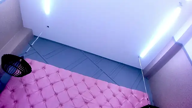 Sara_Burningg webcam