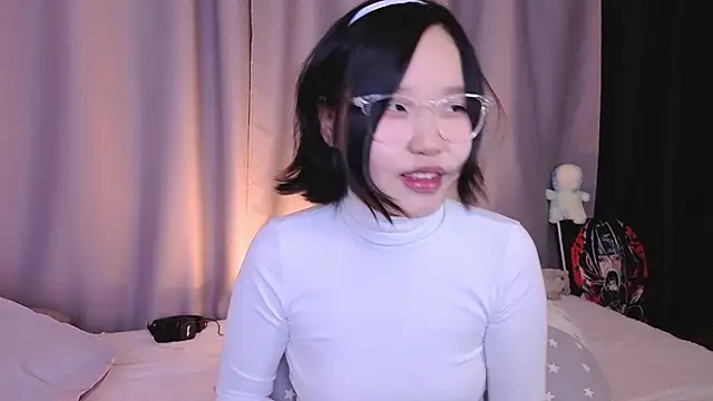 oohannii (Ask my age) - spread pussy wide