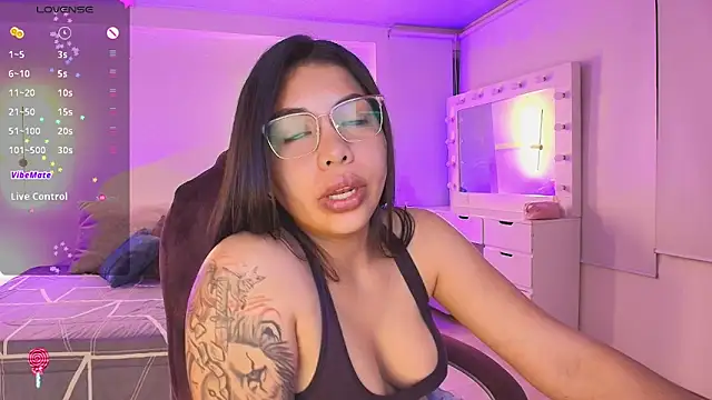 kloe28 - Kloe28's free webcam