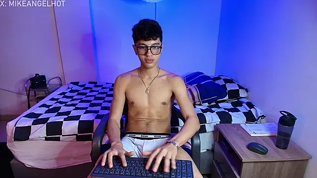 angelligth (M twink) - cumshow