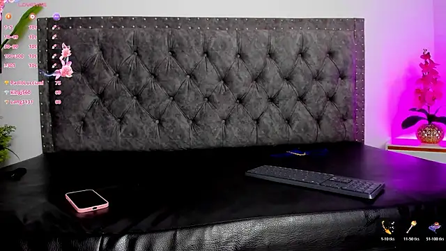 Layla_kaderr's Stripchat show and profile