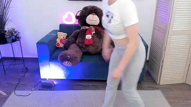 aurorawrenfield (F teen) - body paint show