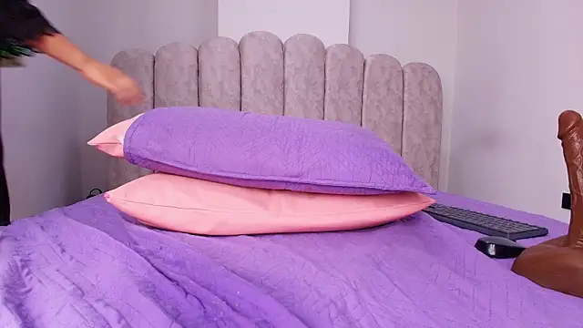 shelsyloreds - Shelsyloreds's free webcam - UK Sex Cams