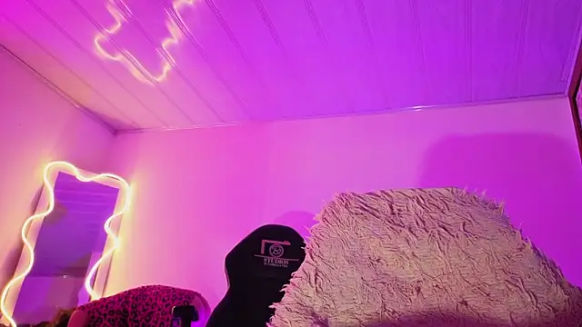 laylafoxy_tay - Laylafoxy_tay's free webcam - UK Sex Cams