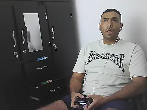 AlphaLatinoBear webcam