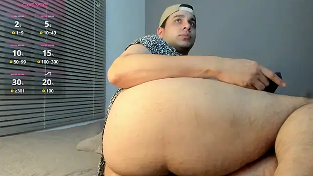 Latin_boy_surprisee webcam