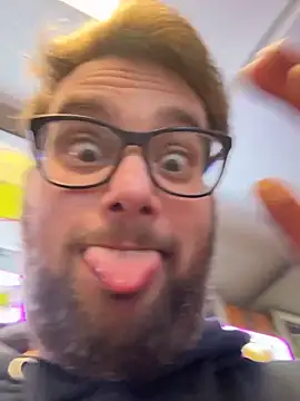 dominic2295 (M young) - Schwanz zeigen