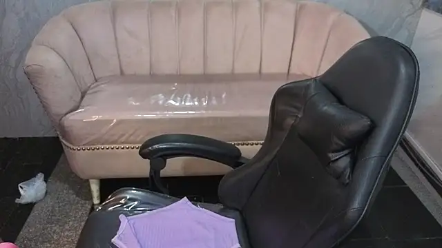 crystal1_b_ - Crystal1_b_'s free webcam - UK Sex Cams