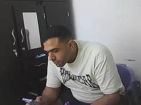 AlphaLatinoBear webcam