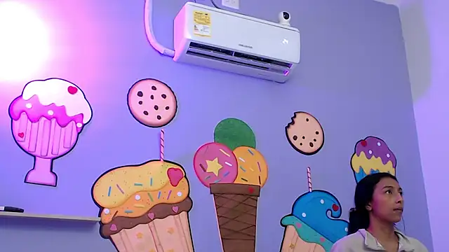 skinnysexzara18 webcam