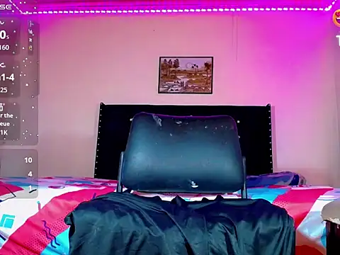 AlondraGill_11 webcam