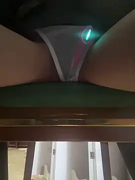 出租房不隔音小小淫叫