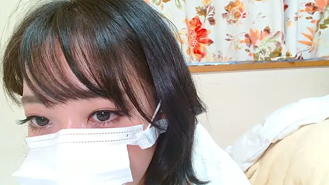 liliyRiSAcha-n Live Webcam on Stripchat