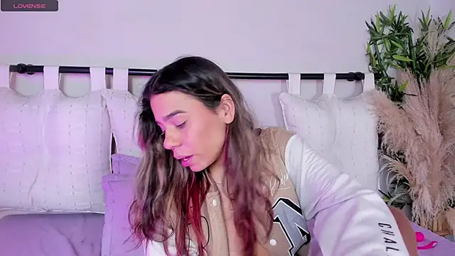 Rachell_criss webcam