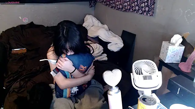 london_ray (F teen) - help me get naked for 1hr ;)