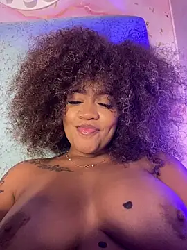 riri_brunnete's Stripchat show and profile