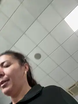 eveangelll (F milf) - Squirt in locker (gym)