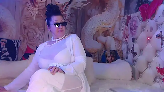 NightOrhideya's Stripchat show and profile