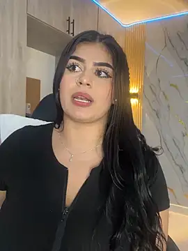 Webcam Model (Kariina__69)  is live.Free join now!