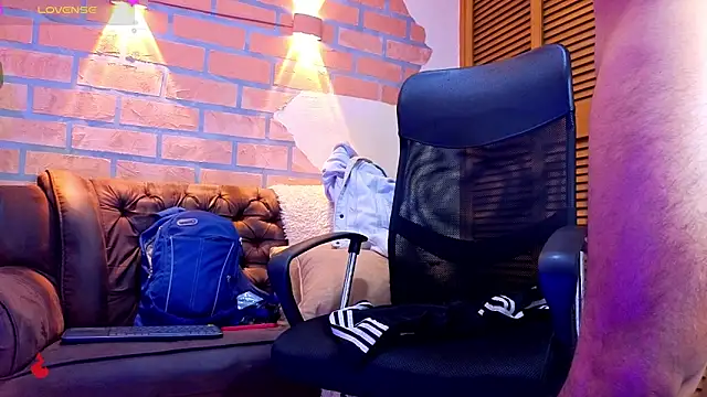 mister_eithan Live Webcam on Stripchat