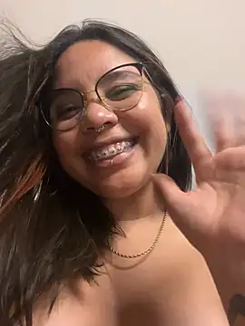 Webcam Model (P_A_U_L_I_N_A_)  is live.Free join now!