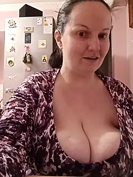 BustyLadyAlma webcam