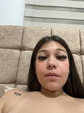 Webcam Model (Alyshanon18)  is live.Free join now!