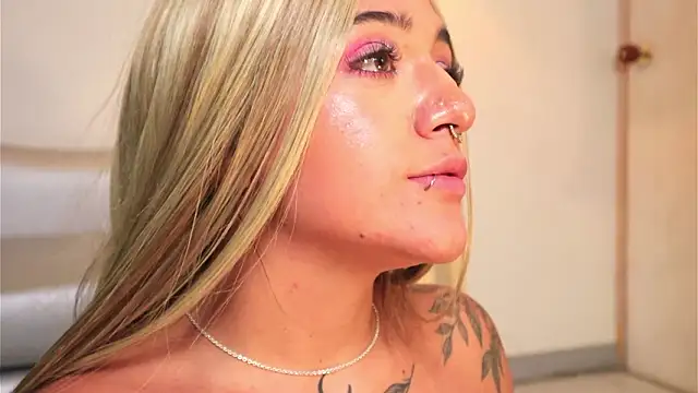 ashleyvalirya webcam