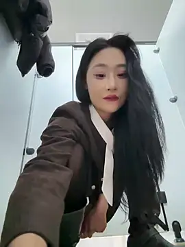 来啦？亲爱的尽情玩耍，今天有好心哥哥加我粉丝俱乐部吗？有折扣优惠哦👊更好玩的请c2c ptv 💋Please have a good time with me.