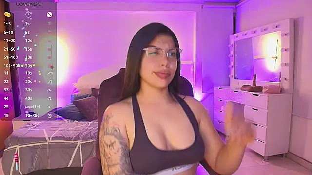 kloe28 (F young) - naked+ride dildo