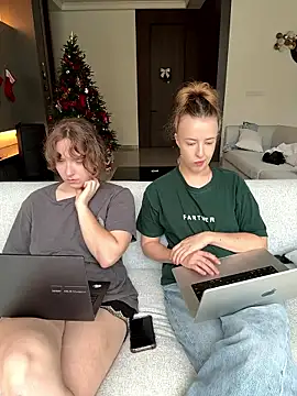 Nura_n_Sarah webcam