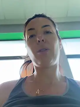 eveangelll (F milf) - Squirt in locker (gym)