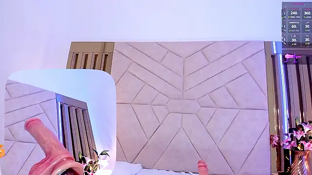 Webcam Model (LunaPleasure)  is live.Free join now!