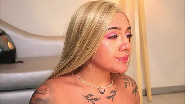 ashleyvalirya webcam