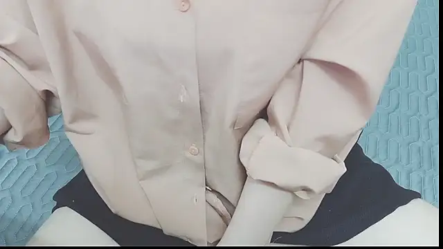 mai_maik (Ask my age) - open outfit-to see tits 5min