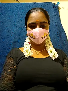 Webcam Model (mini-queen)  is live.Free join now!