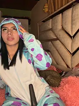 Laura-Khalifa webcam