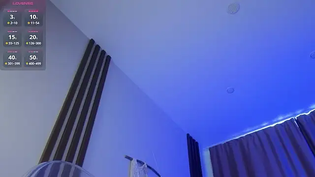 milly_shy (F young) - rubbing pussy on dildo