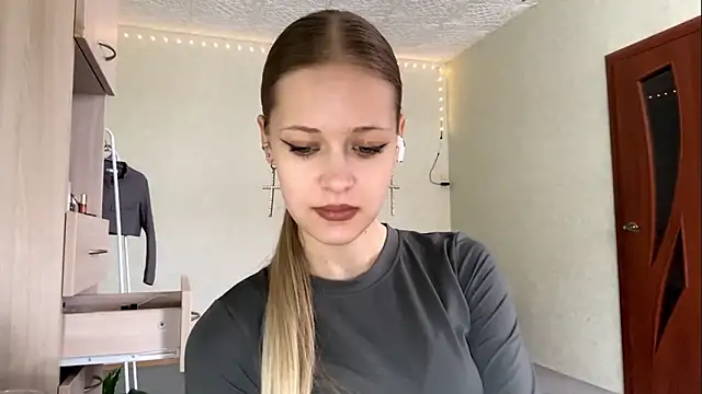 zaidaschwarten - ZaidaSchwarten's free webcam - UK Sex Cams