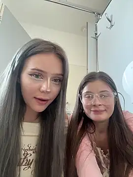 mmelicious Live Webcam on Stripchat