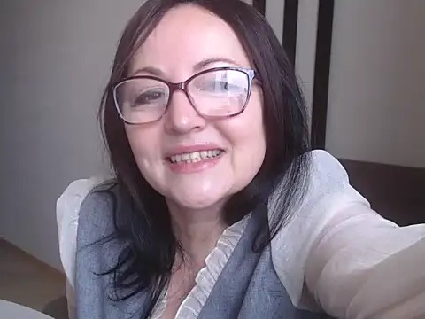 alma44 (F mature) - Let's make this day a hot one!