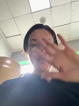 eveangelll (F milf) - Squirt in locker (gym)