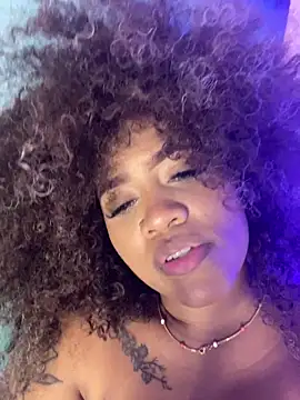 riri_brunnete webcam