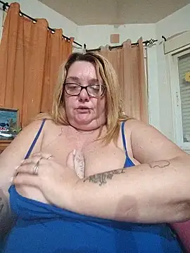 Webcam Model (diosacurvy1984)  is live.Free join now!